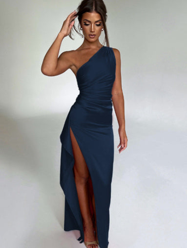 Détail des finitions soignées de la robe Lune™, élégance garantie.