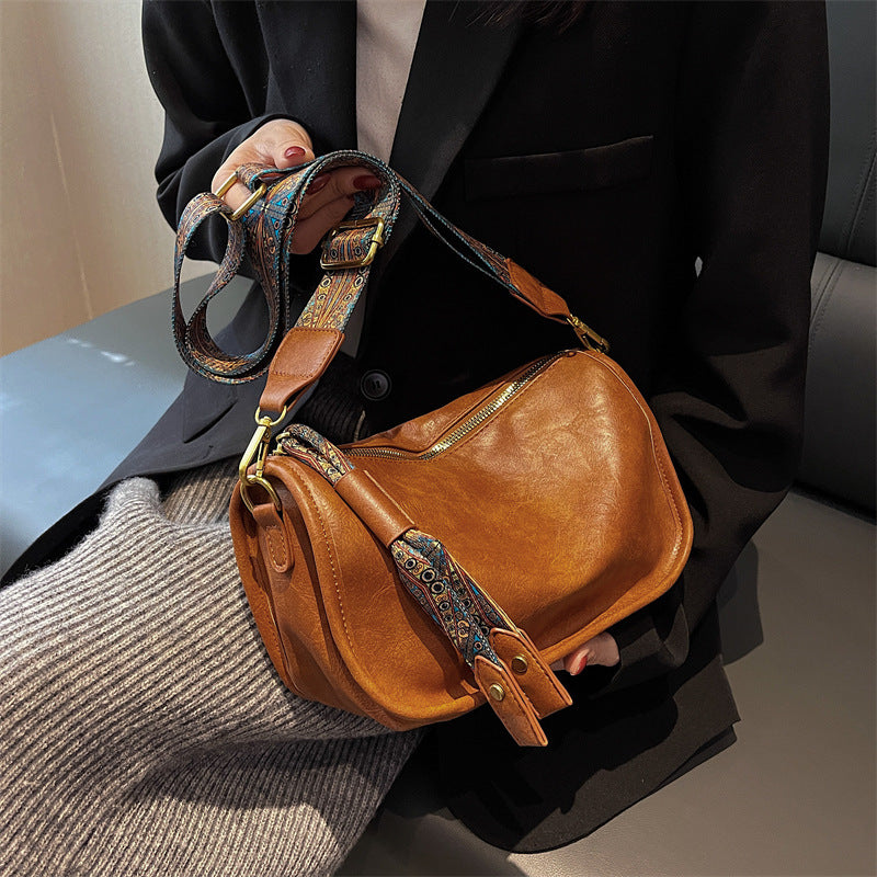 Sac Élégancia™ vue de face avec design rétro chic et détails soignés.