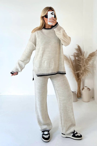 Vue rapprochée des bordures contrastées de l’ensemble Seliya™ en beige.